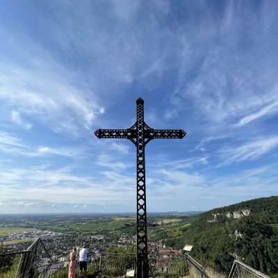 Croix du Dan sur les hauteurs de Poligny
